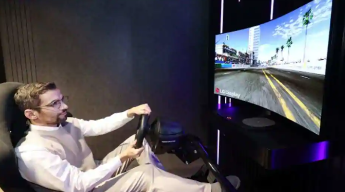 CES 2021:LG展示采用CSO技术的48英寸可弯曲4K显示器